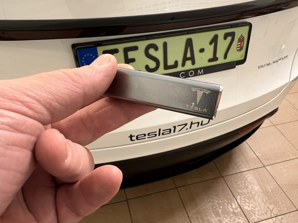 Tesla Model 3 illatosító hasáb