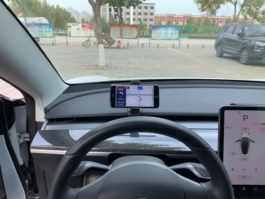 Tesla Model Y telefontartó